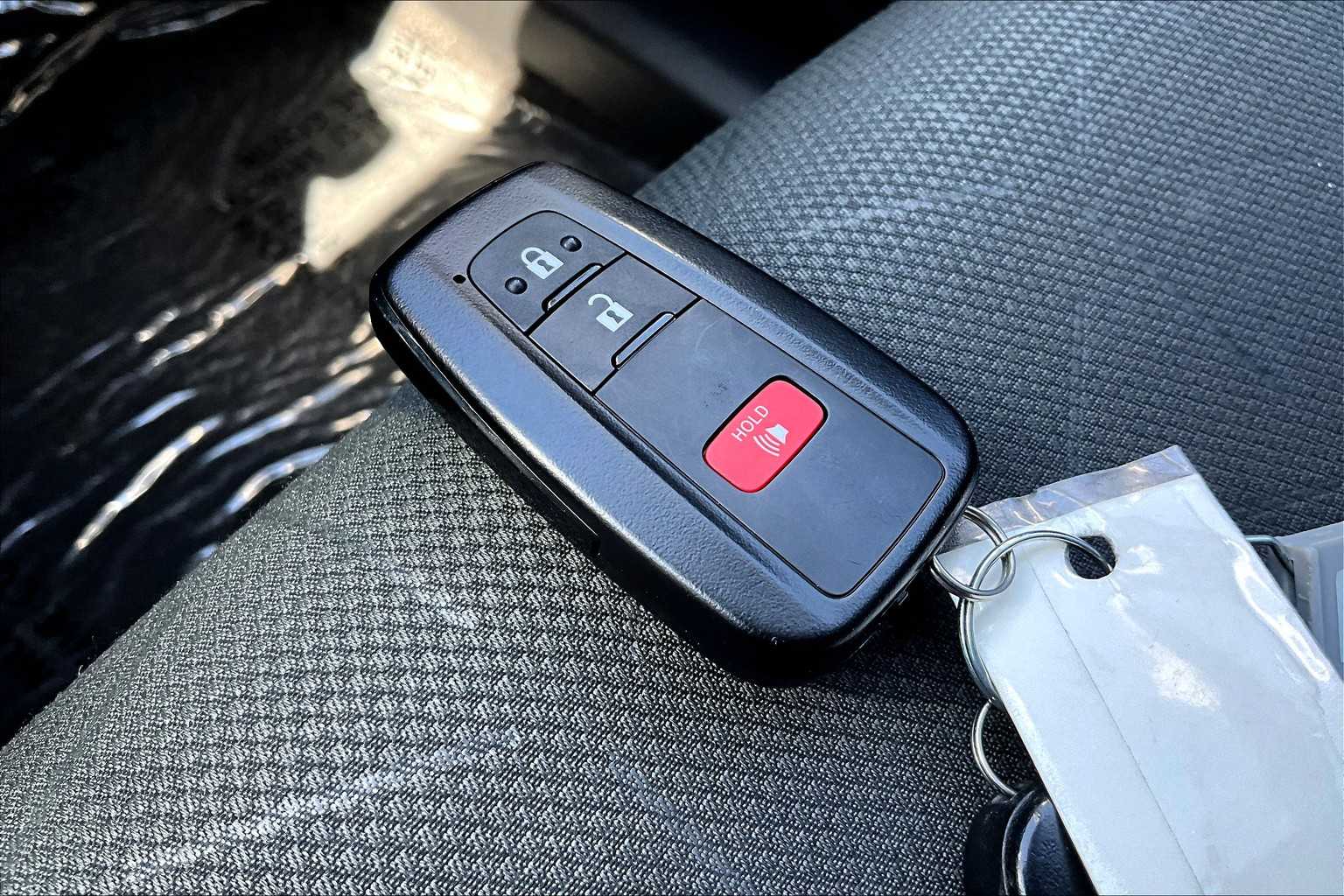 2024 Toyota RAV4 Hybrid XLE photo 13