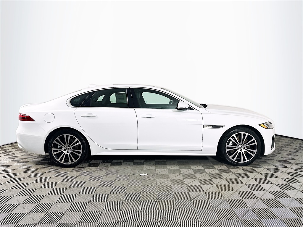 2024 Jaguar XF P300 R-Dynamic SE photo 4