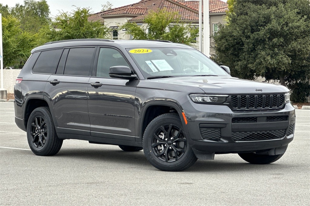2024 Jeep Grand Cherokee Altitude photo 2