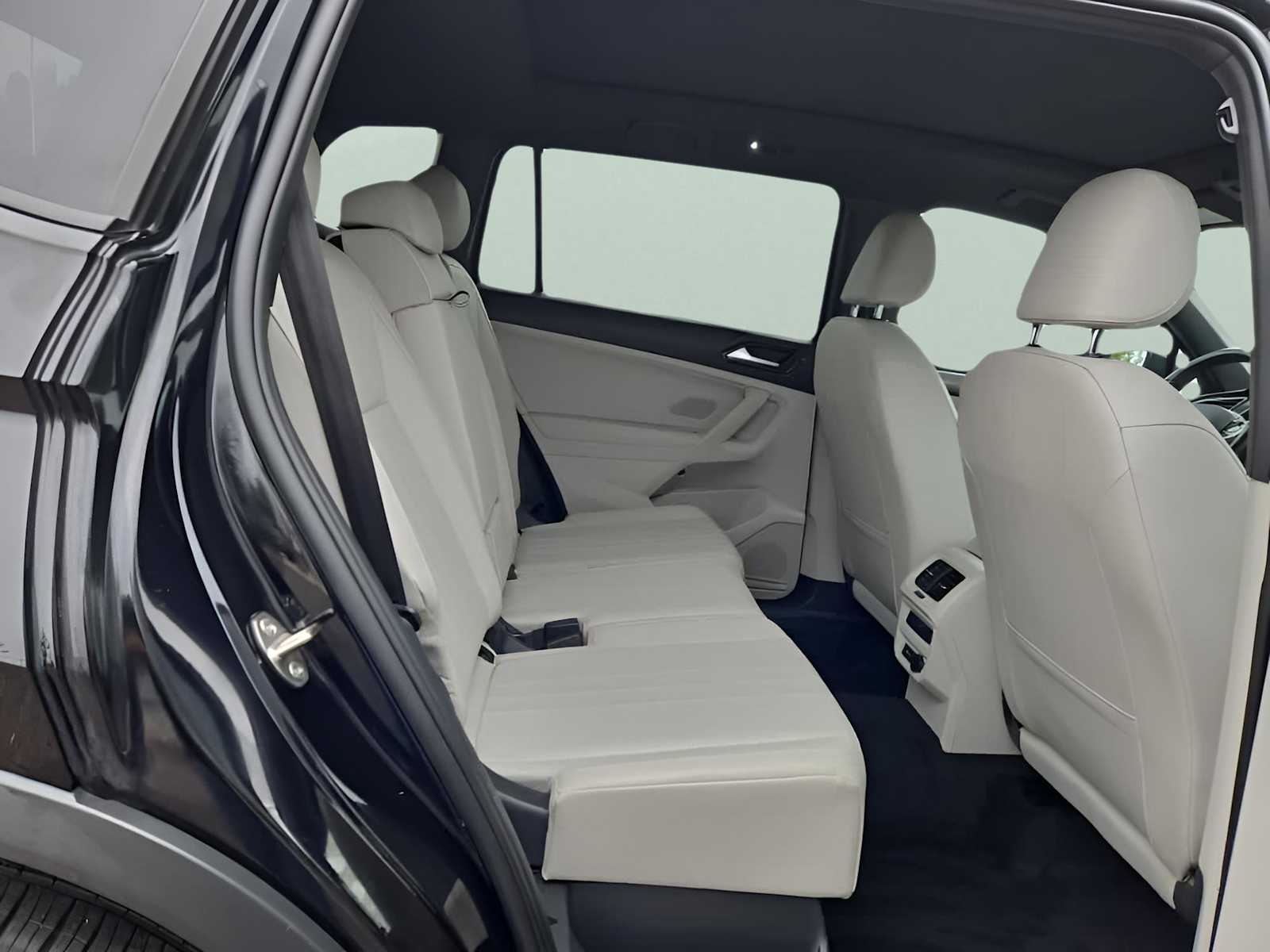 2023 Volkswagen Tiguan SE R-Line Black photo 36
