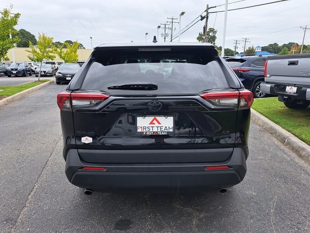 2023 Toyota RAV4 LE photo 3