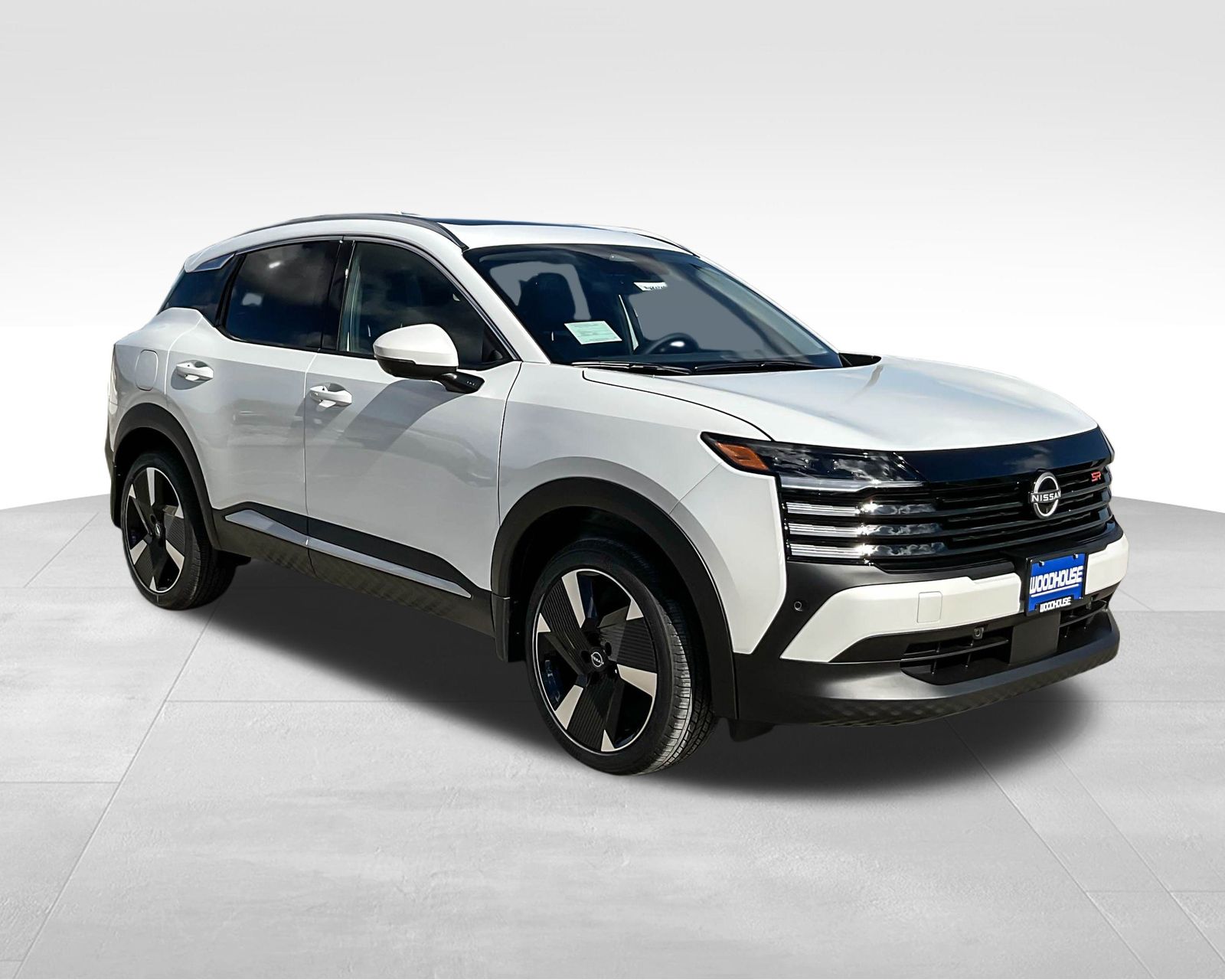 2025 Nissan Kicks SR photo 2