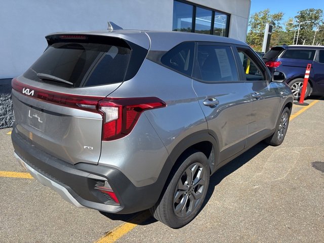 2024 Kia Seltos LX photo 4