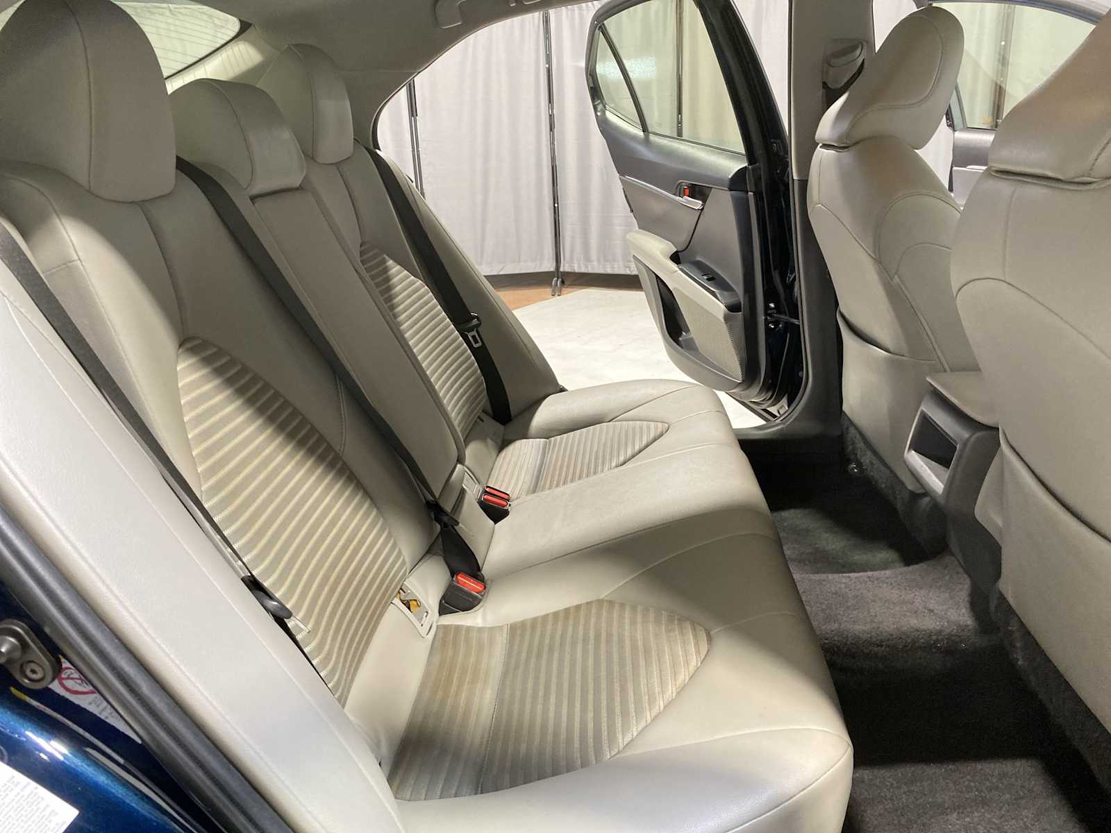 2018 Toyota Camry SE photo 13