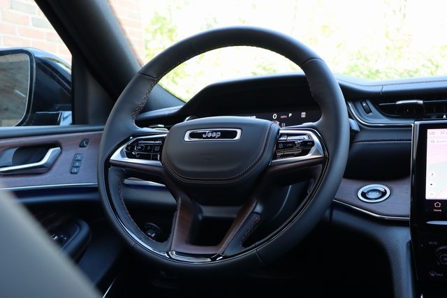 2025 Jeep Grand Cherokee Summit photo 43