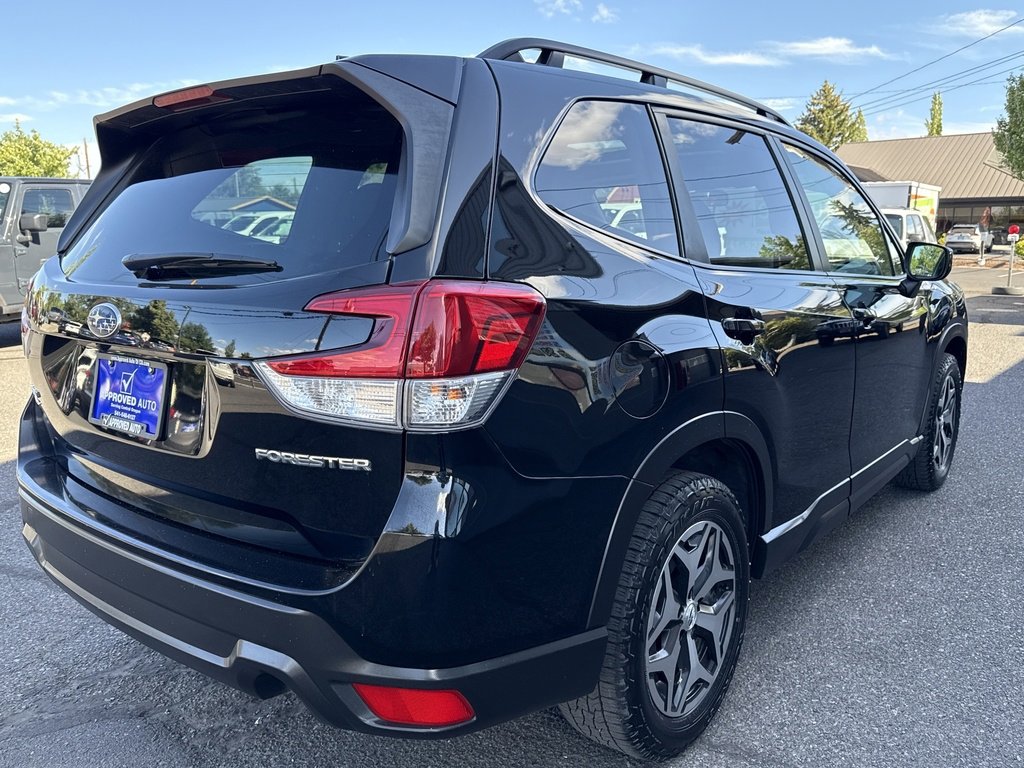 2023 Subaru Forester Premium photo 2