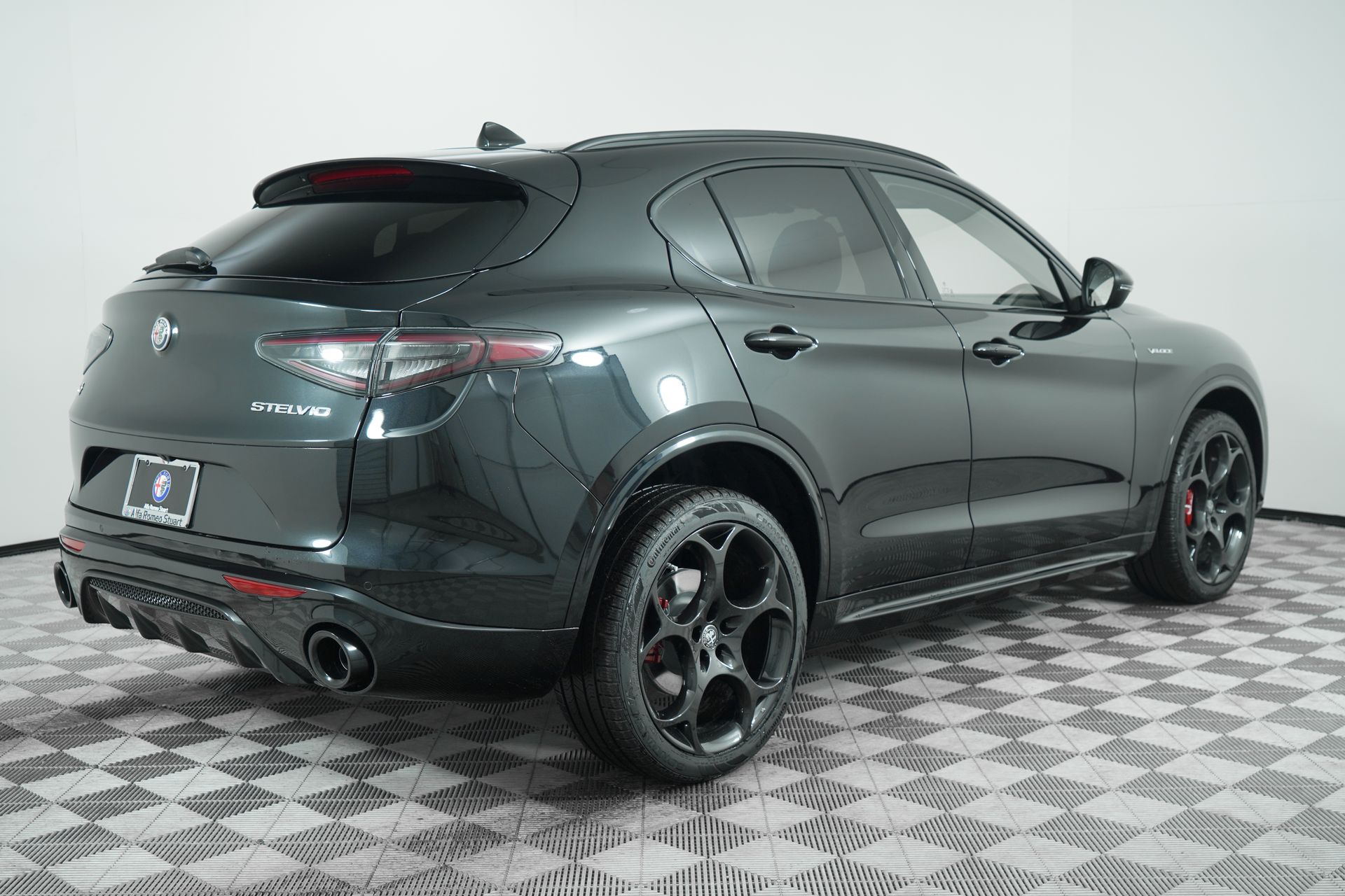2025 Alfa Romeo Stelvio photo 7