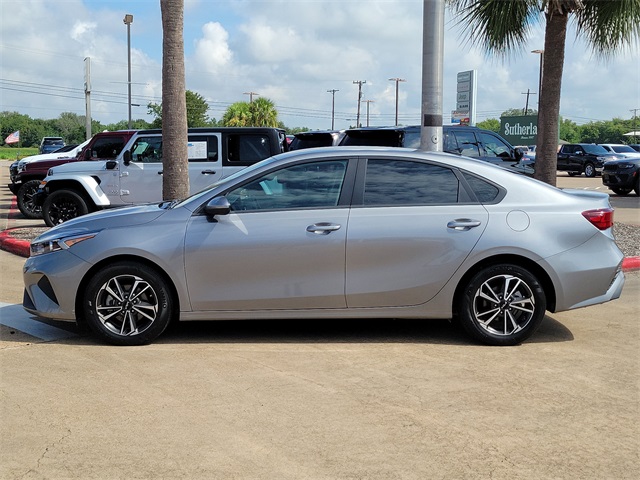2023 Kia Forte LXS photo 4