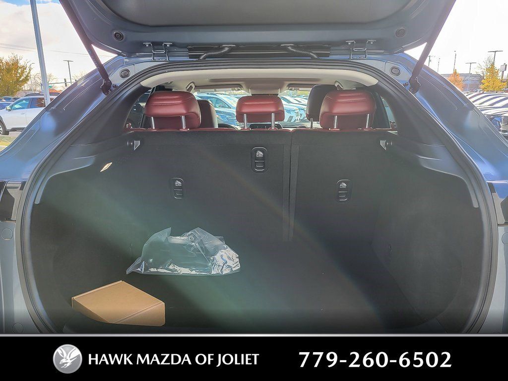 2025 MAZDA CX-30 - Image 17