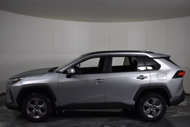 2023 Toyota RAV4 XLE photo 2