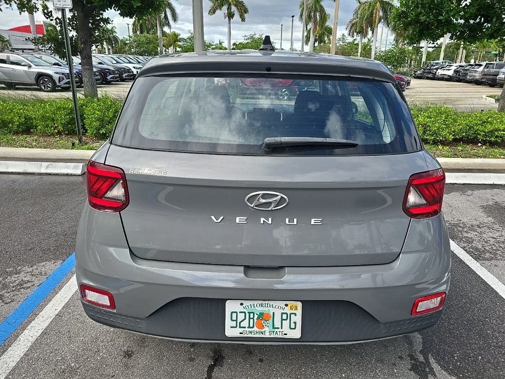 2022 Hyundai Venue SE photo 3