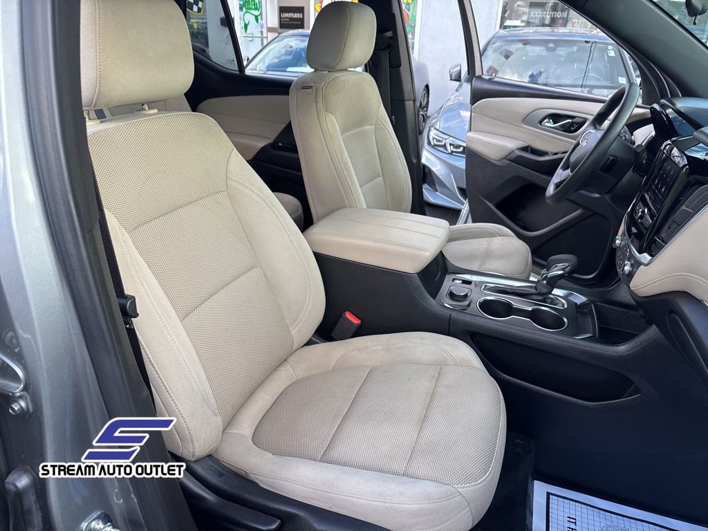 2023 Chevrolet Traverse LS photo 33