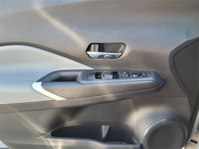 2024 Nissan Kicks SR photo 23