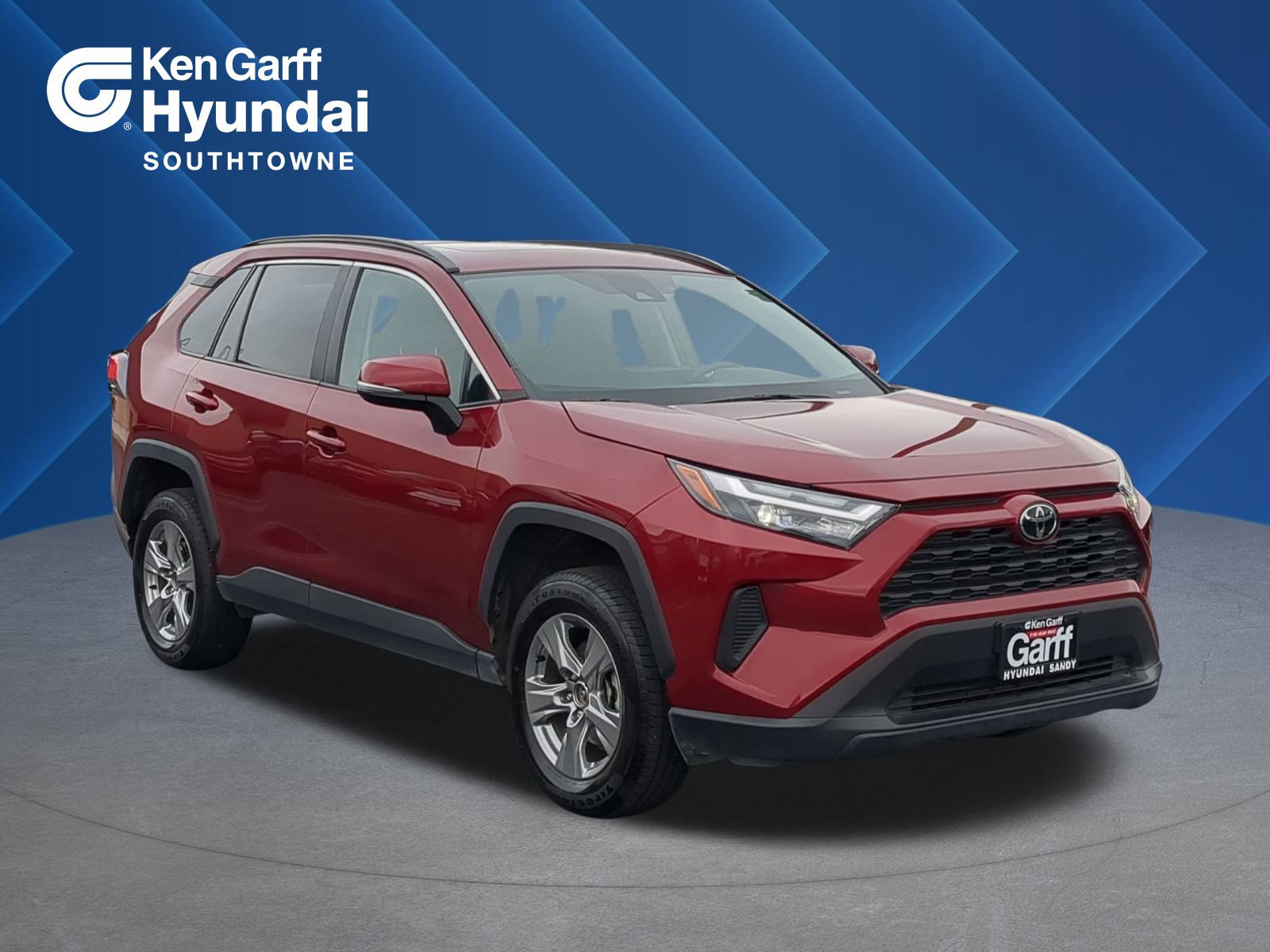2024 Toyota RAV4 XLE's photo