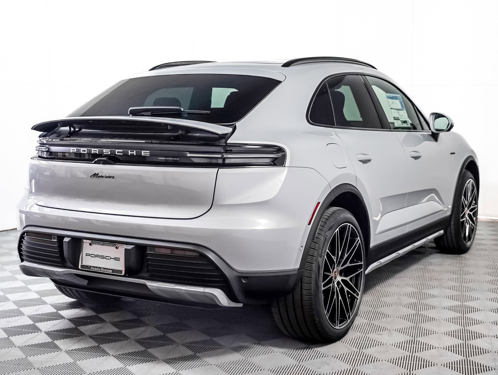2025 Porsche Macan Electric photo 9
