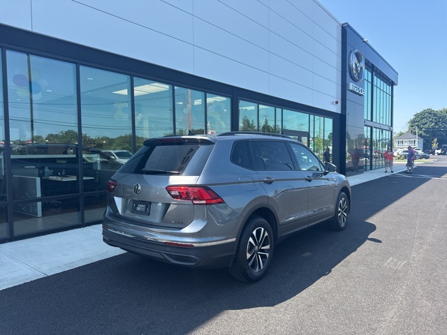 2023 Volkswagen Tiguan S photo 2