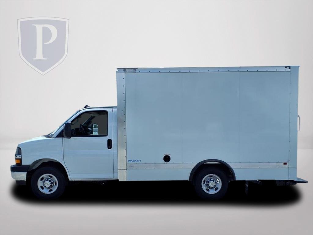 2024 Chevrolet Express Cutaway 3500 photo 4