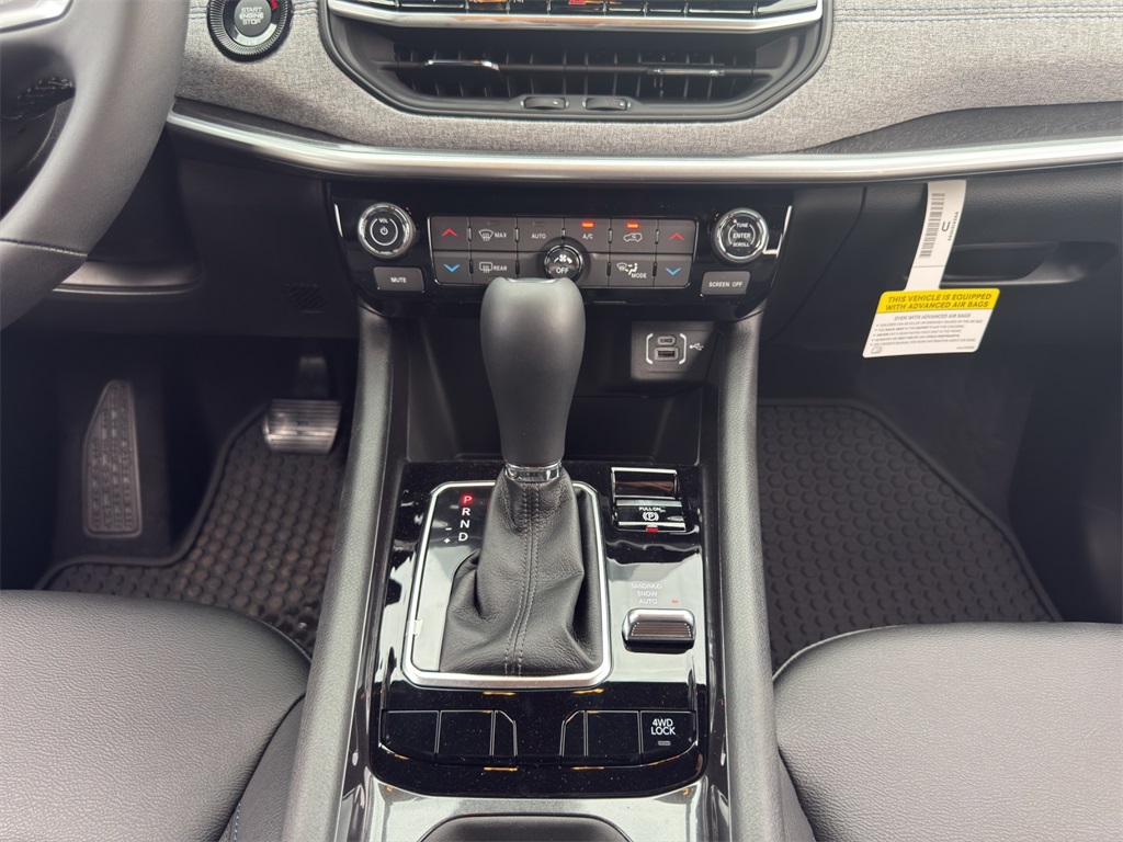 2025 Jeep Compass Latitude photo 14