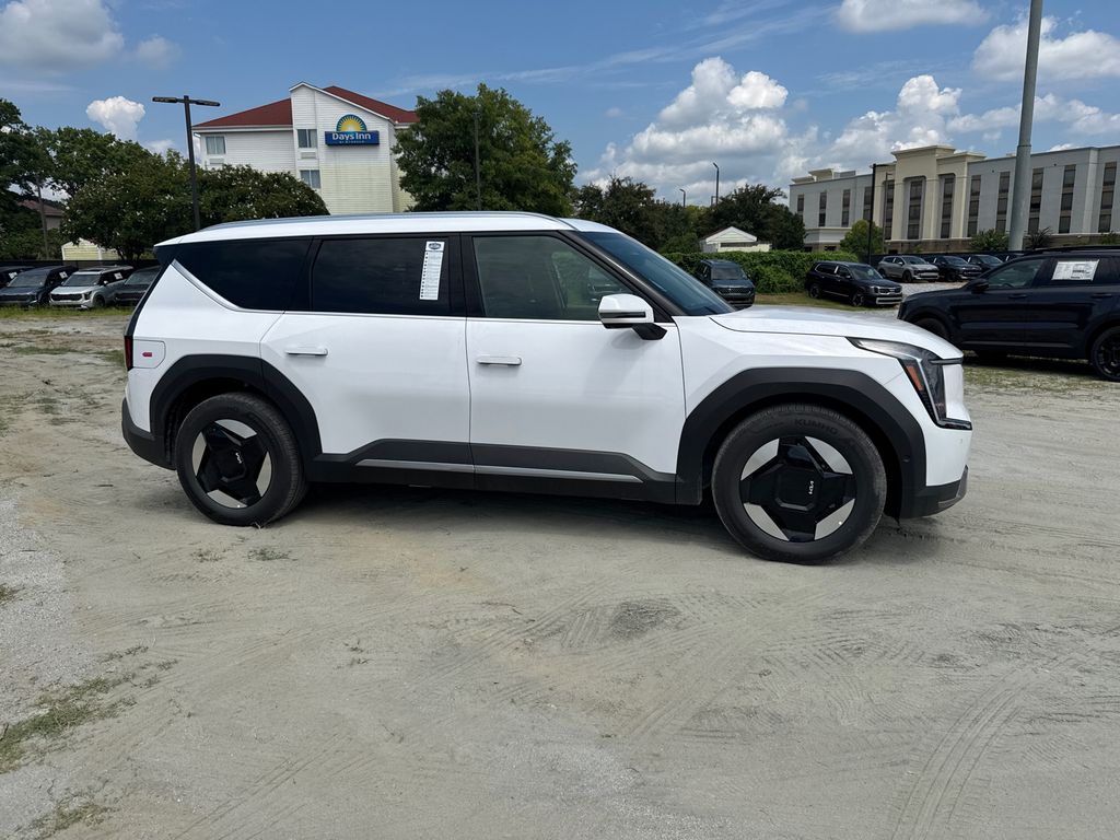 2026 Kia EV9 Wind photo 2