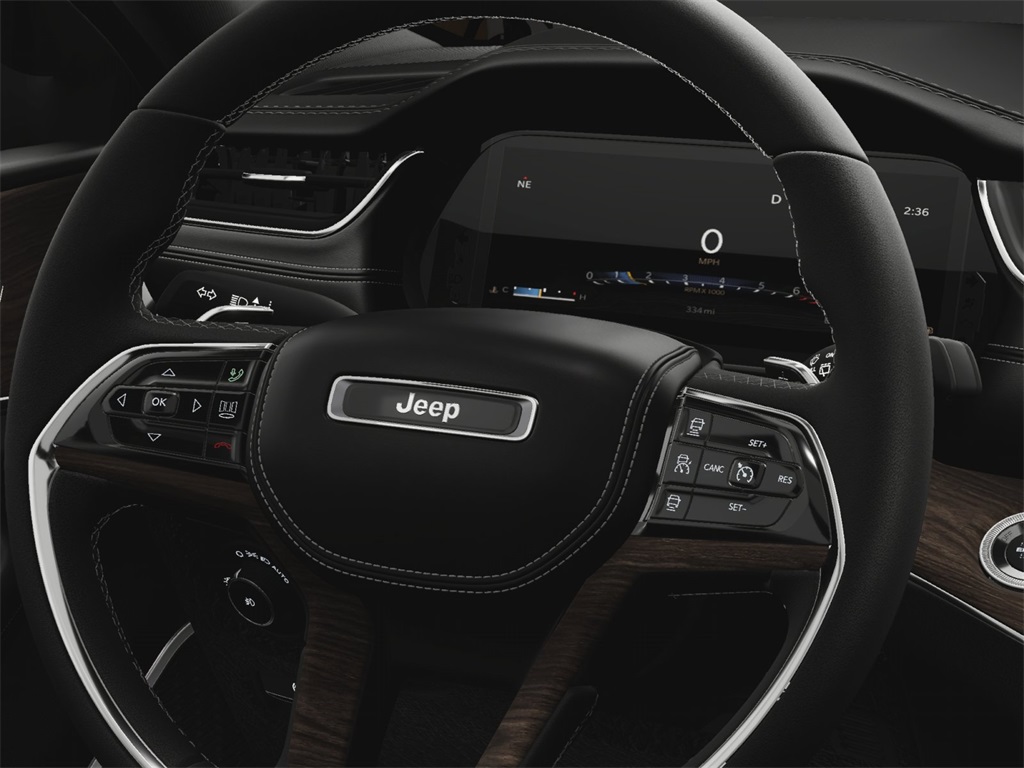 2025 Jeep Grand Cherokee Overland photo 15
