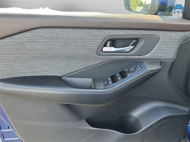 2023 Nissan Rogue SV photo 16