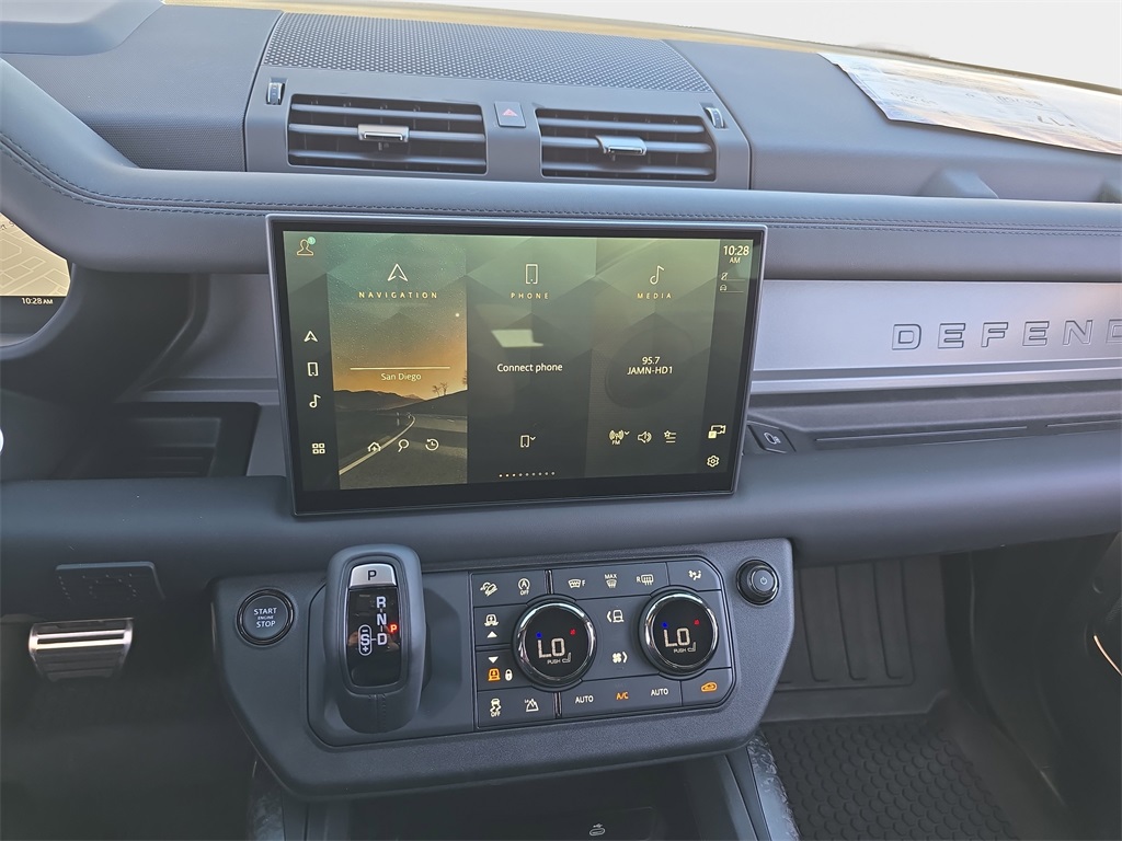 2025 Land Rover Defender 110 V8 photo 19