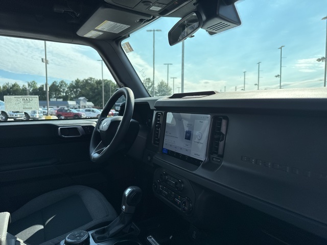 2025 Ford Bronco Base photo 14