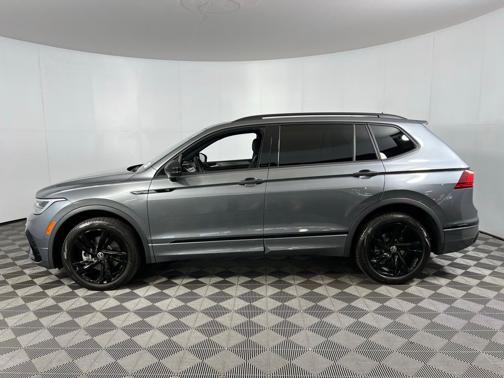 2023 Volkswagen Tiguan SE R-Line Black photo 4