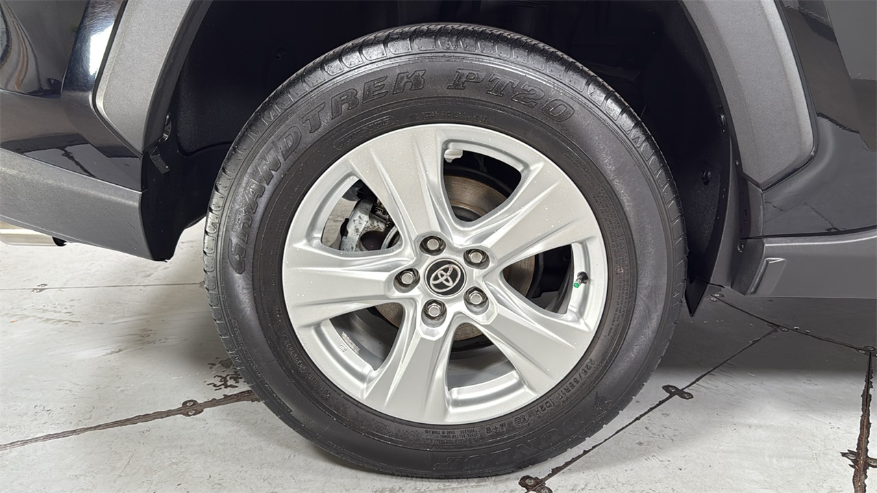 2021 Toyota RAV4 XLE photo 20