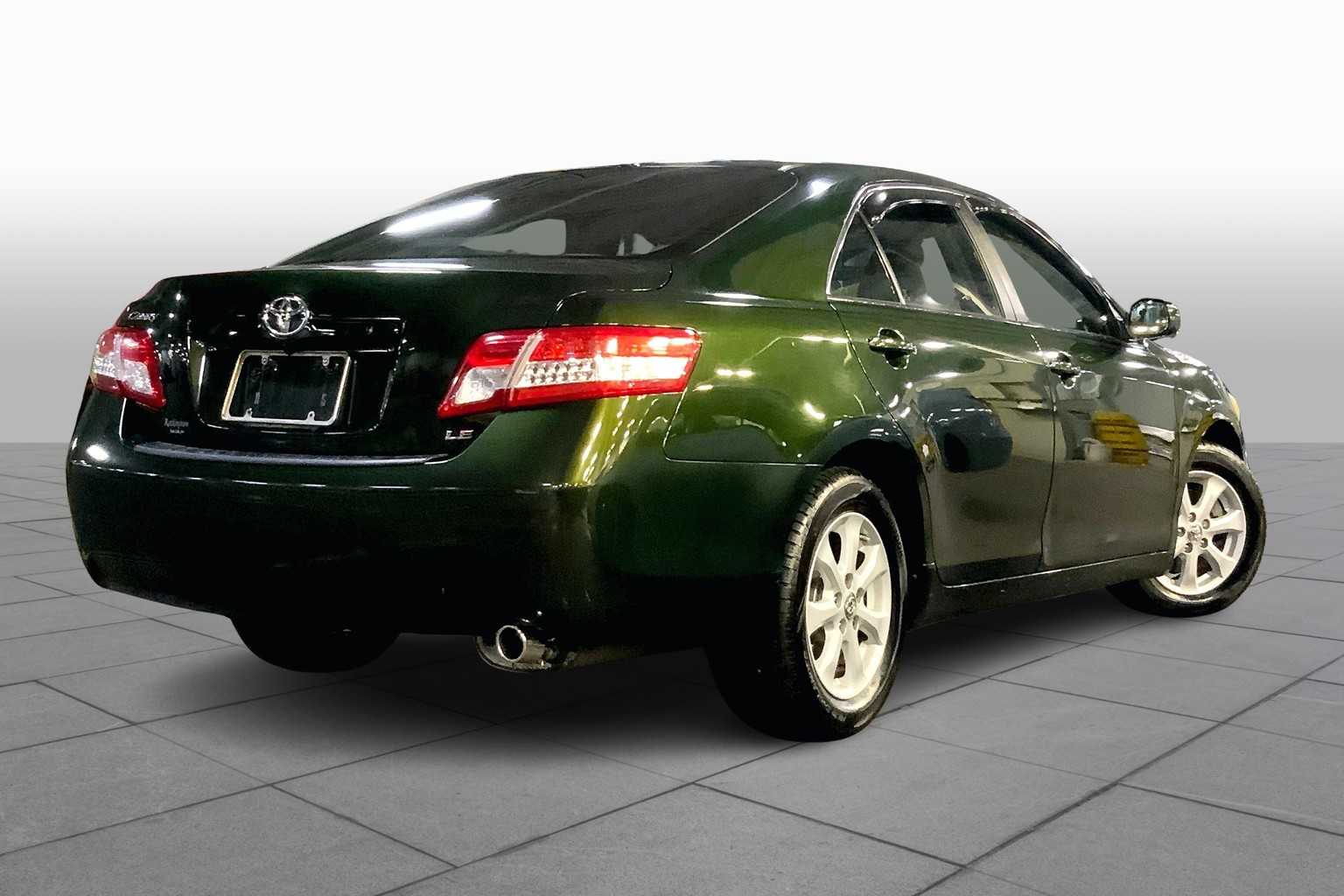2011 Toyota Camry LE photo 11