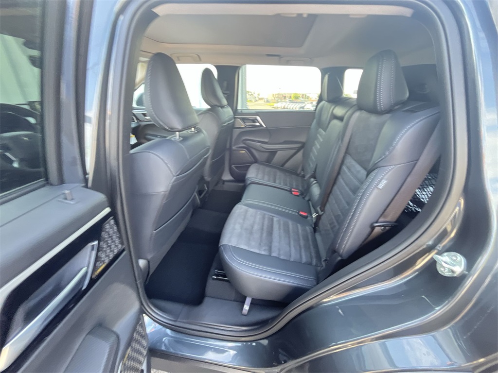 2025 Mitsubishi Outlander SE photo 23