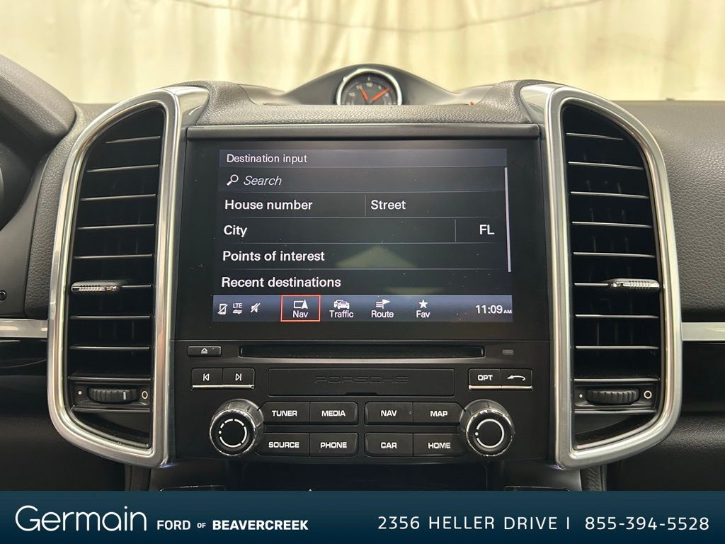 2017 Porsche Cayenne Base photo 16