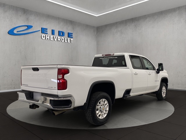 2023 Chevrolet Silverado 3500HD LT photo 2