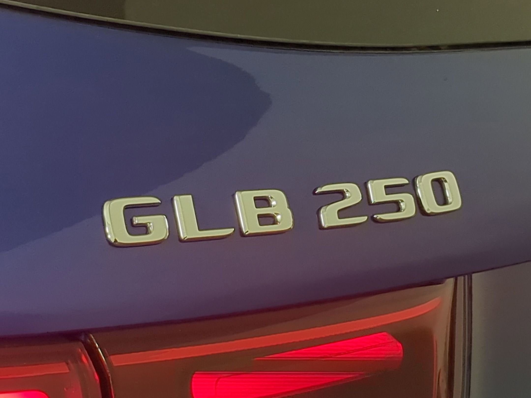 2026 Mercedes Benz GLB 250 4MATIC photo 4