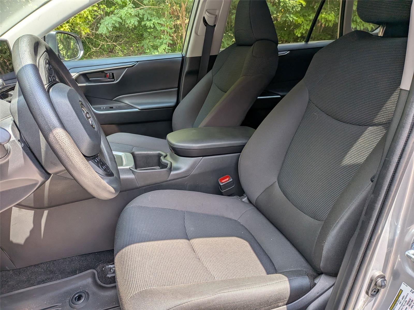 2024 Toyota RAV4 LE photo 12