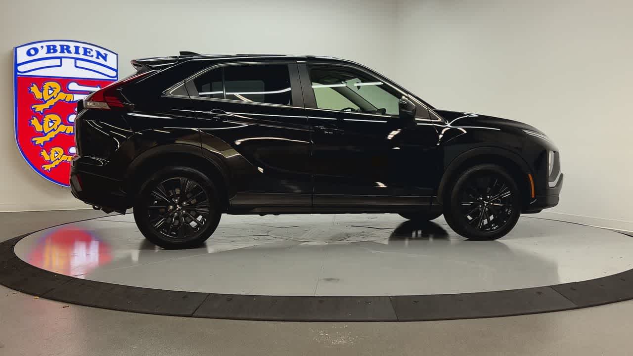 2022 Mitsubishi Eclipse Cross LE photo 4