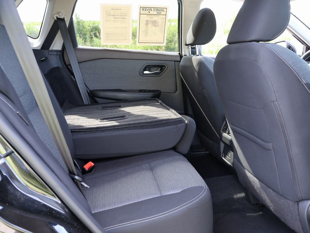 2023 Nissan Rogue SV photo 12