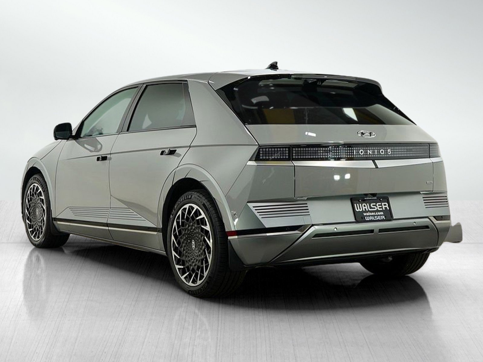 2024 Hyundai Ioniq 5 Limited photo 2