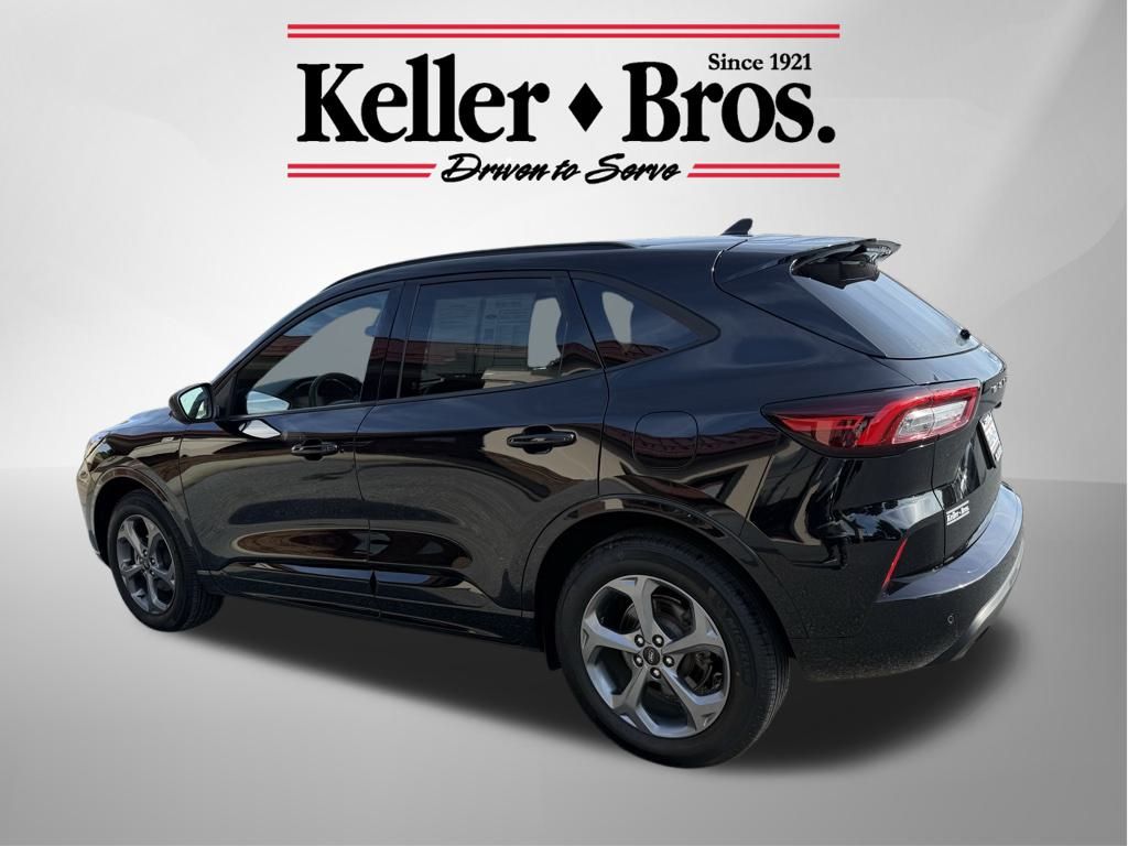2023 Ford Escape ST-Line photo 4