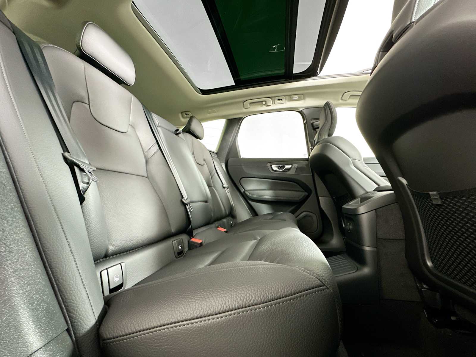 2025 Volvo XC60 T8 Plus photo 23