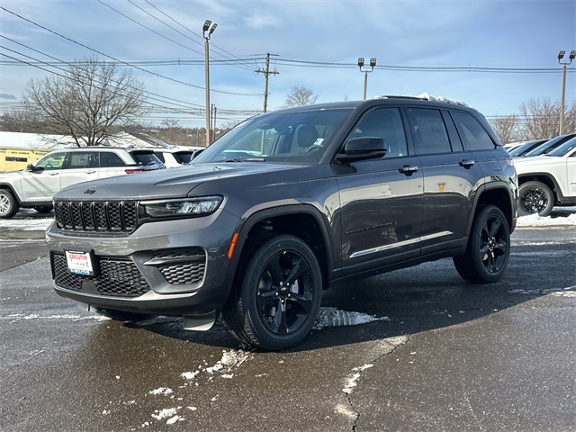 2025 Jeep Grand Cherokee Altitude's photo
