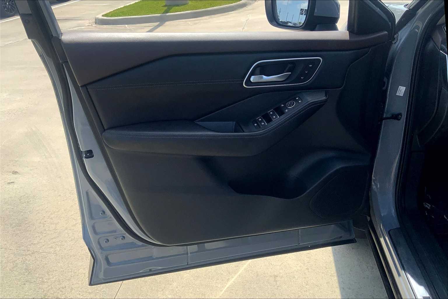 2023 Nissan Rogue Platinum photo 24