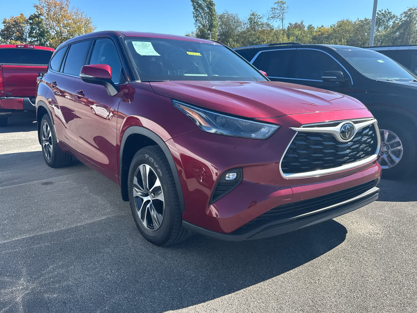 2023 Toyota Highlander LE photo 3