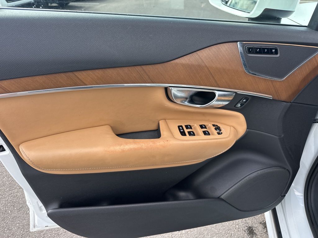 2017 Volvo XC90 T6 Inscription photo 15