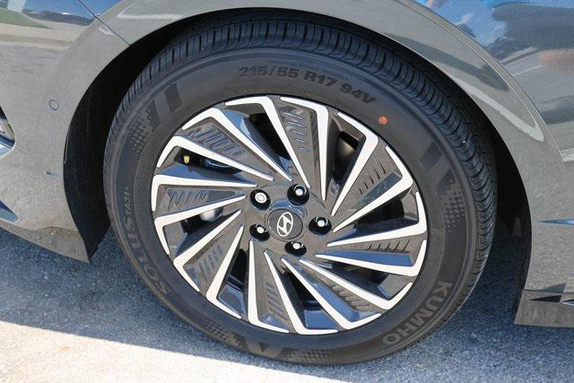 New 2025 Gray Hyundai Limited image 5
