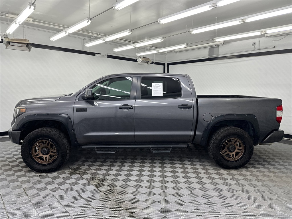 2014 Toyota Tundra Platinum CrewMax photo 2
