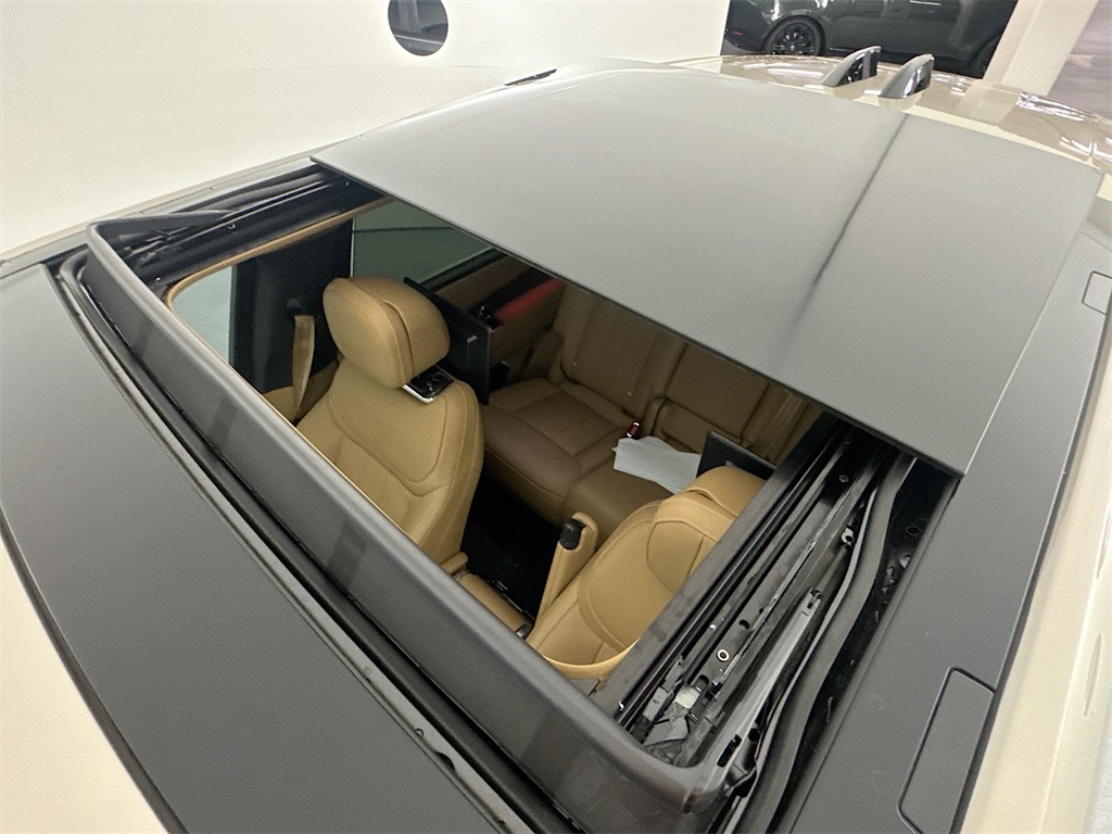 2025 Land Rover Range Rover SE photo 21