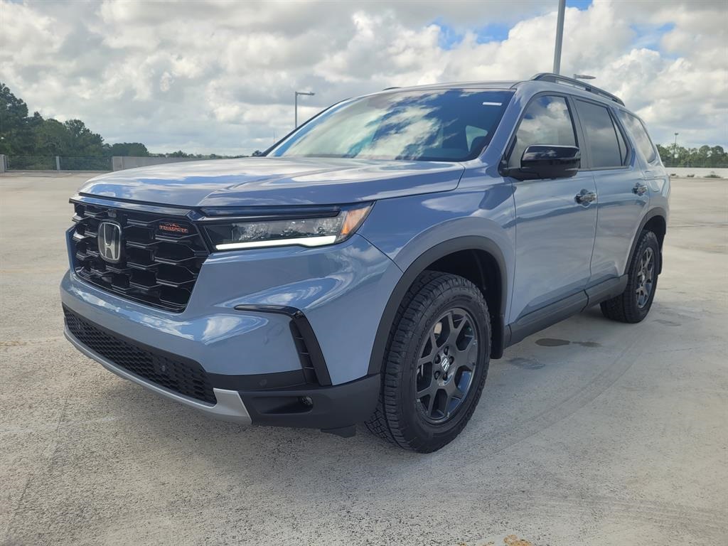 2025 Honda Pilot TrailSport photo 2