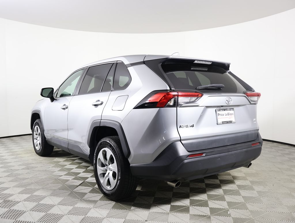 2022 Toyota RAV4 LE photo 4