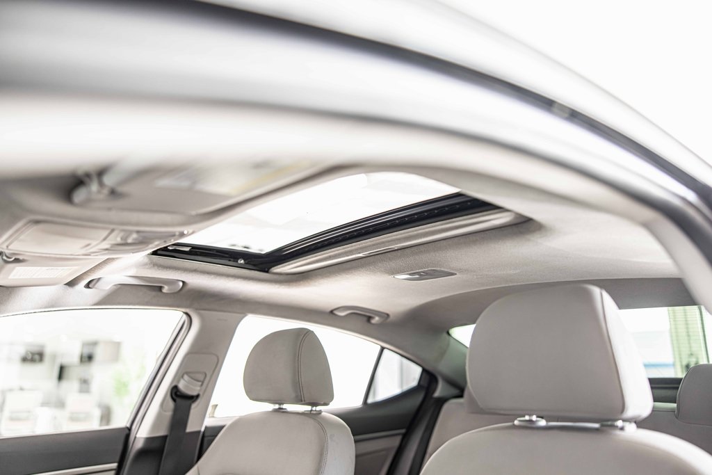 2018 HYUNDAI ELANTRA - Image 10